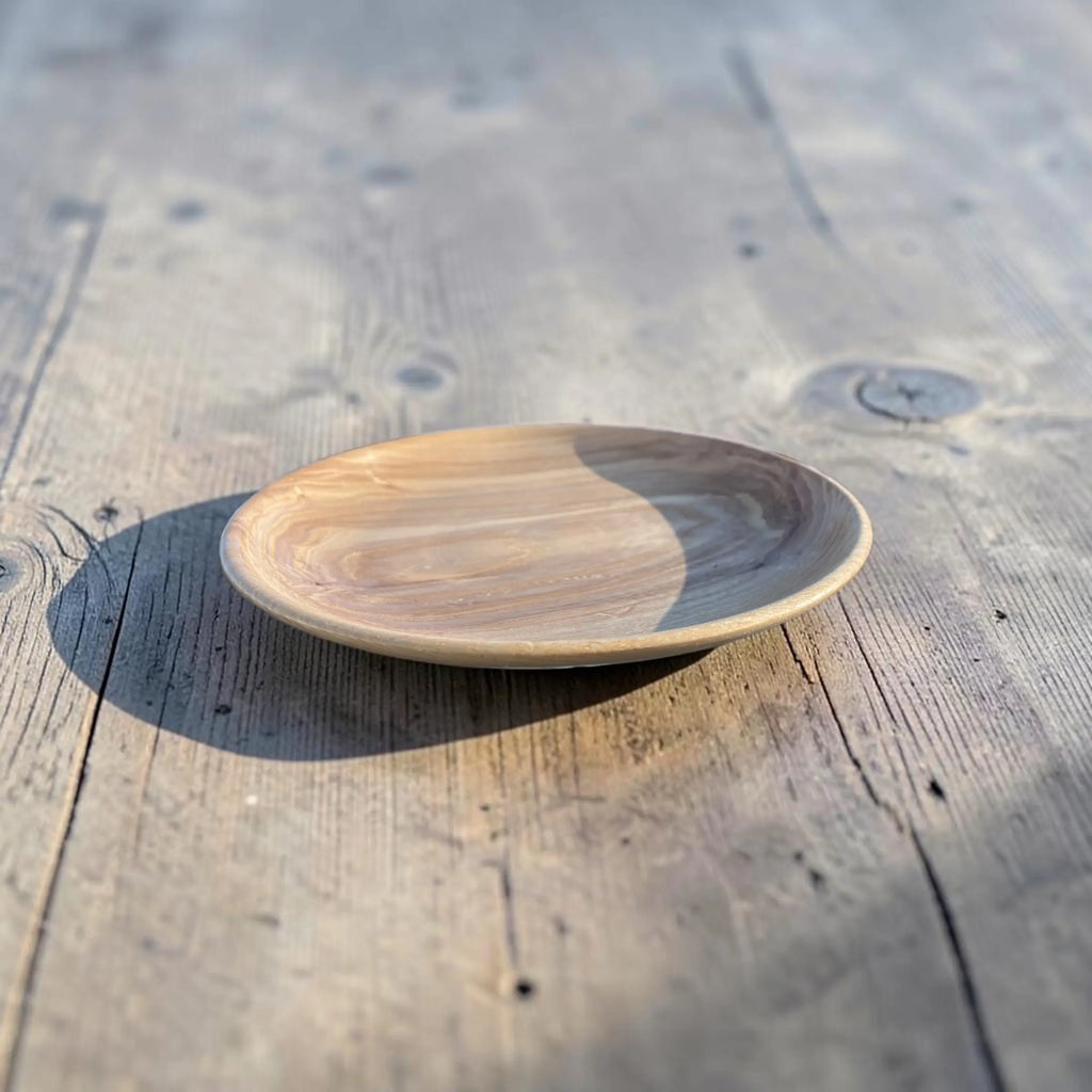 håndlaget serveringsfat i tre skandinavisk design